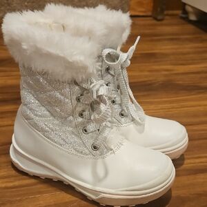 Kelly & Katie Kids White and Silver Boots